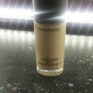 MAC Studio fix fluid in NC10 + FREE Pacifica blush